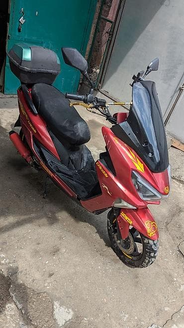 Макси-скутер Honda, 150 куб. см, Бензин, Б/у at lalafo.kg Макси-скутер Honda, 150 куб. см, Бензин, Б/у