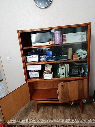 Шкаф с ножками - Материал: массив/шпон дерева, натуральный лаковый at lalafo.kg Шкаф с ножками - Материал: массив/шпон дерева, натуральный лаковый