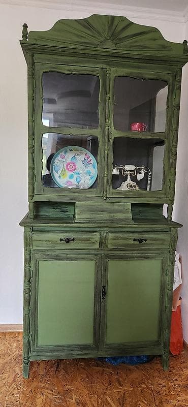 Продаю виннтажный сервант at lalafo.kg Продаю виннтажный сервант