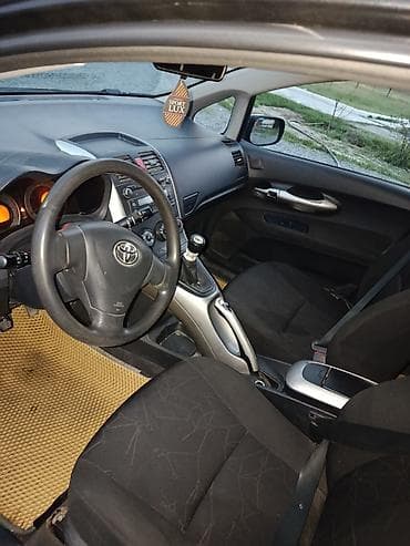 Toyota Auris: 2008 г., 1.6 л, Механика, Бензин, Хэтчбэк at lalafo.kg Toyota Auris: 2008 г., 1.6 л, Механика, Бензин, Хэтчбэк