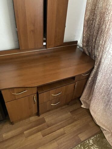 Продаю, трюмо с тумбочкой. Состояние хорошее. Самовывоз at lalafo.kg Продаю, трюмо с тумбочкой. Состояние хорошее. Самовывоз