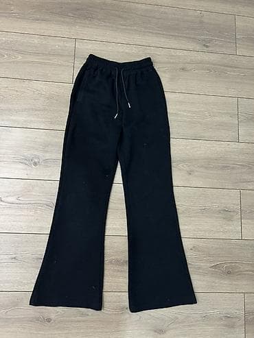 Две пары женских спортивных брюк-клёш. Черные: - Классический черный at lalafo.kg Две пары женских спортивных брюк-клёш. Черные: - Классический черный