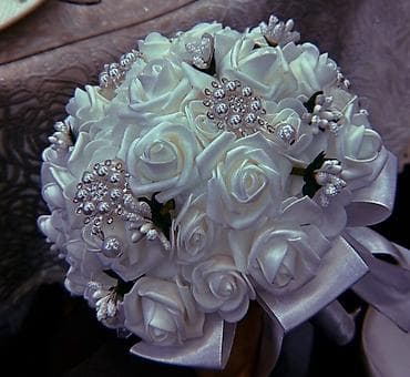 Свадебный букет-дублёр/букет невесты из атласных роз - Композиция из at lalafo.kg Свадебный букет-дублёр/букет невесты из атласных роз - Композиция из