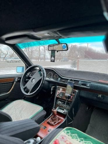 Mercedes-Benz W124: 1990 г., 2.3 л, Механика, Бензин, Седан at lalafo.kg Mercedes-Benz W124: 1990 г., 2.3 л, Механика, Бензин, Седан