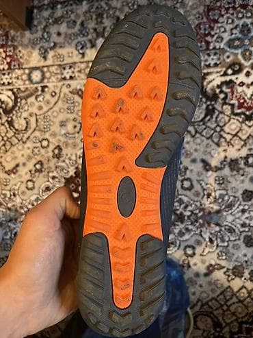 Футбольные бутсы/сороконожки Nike для игры на искусственном газоне at lalafo.kg Футбольные бутсы/сороконожки Nike для игры на искусственном газоне