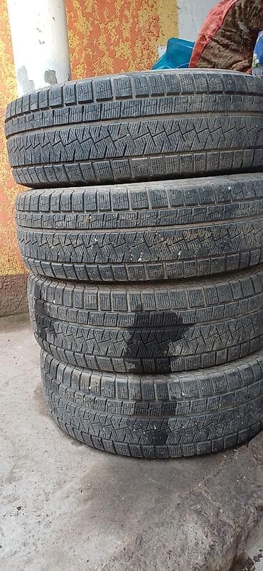 Шины 225 / 65 / R 17, Зима, Б/у, Комплект, Внедорожные (АТ/МТ), Италия, Pirelli at lalafo.kg Шины 225 / 65 / R 17, Зима, Б/у, Комплект, Внедорожные (АТ/МТ), Италия, Pirelli