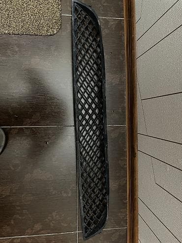 Накладка на бампер Mercedes-Benz, Б/у, Оригинал at lalafo.kg Накладка на бампер Mercedes-Benz, Б/у, Оригинал