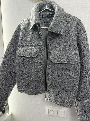 Пальто, Осень-весна, Букле, Короткая модель, На молнии, M at lalafo.kg Пальто, Осень-весна, Букле, Короткая модель, На молнии, M