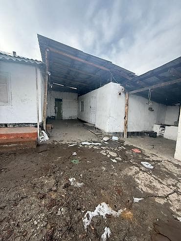 Жилой дом с хозяйственным двором - Деревянно-кирпичный одноэтажный at lalafo.kg Жилой дом с хозяйственным двором - Деревянно-кирпичный одноэтажный