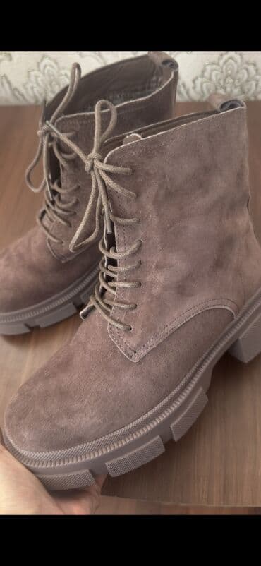 1.Зима натуралка 37размерцена 1800сом. 2.деми сапог 37размер цена at lalafo.kg 1.Зима натуралка 37размерцена 1800сом. 2.деми сапог 37размер цена