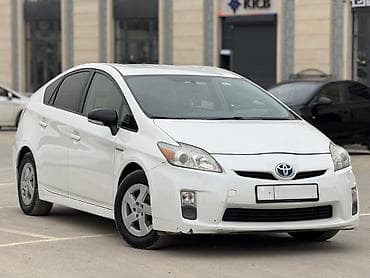 Toyota Prius: 2011 г., 1.8 л, Вариатор, Гибрид, Лифтбек at lalafo.kg Toyota Prius: 2011 г., 1.8 л, Вариатор, Гибрид, Лифтбек