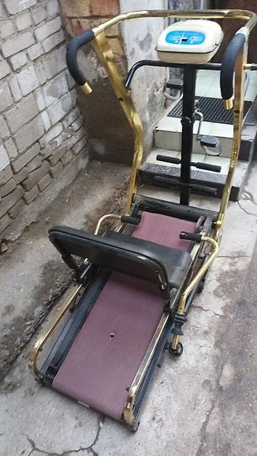 Старая беговая дорожка с тренажёром. на полотне есть дырка мелкая по at lalafo.kg Старая беговая дорожка с тренажёром. на полотне есть дырка мелкая по