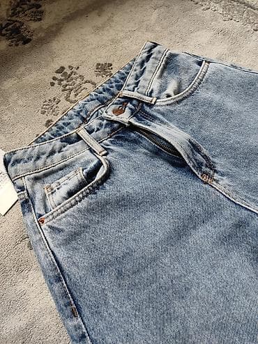 Джинсы женские, светло-синие - Прямой свободный крой, высокая посадка at lalafo.kg Джинсы женские, светло-синие - Прямой свободный крой, высокая посадка