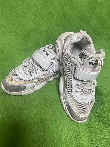 Легкие кроссовки для девочек на липучках, размер 31-32 at lalafo.kg Легкие кроссовки для девочек на липучках, размер 31-32