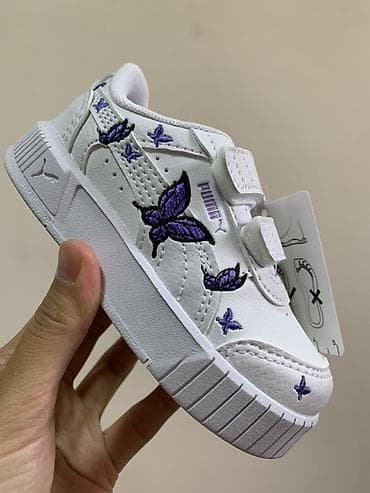 Детские кроссовки Puma с вышивкой бабочек - Цвет: белый с фиолетовыми at lalafo.kg Детские кроссовки Puma с вышивкой бабочек - Цвет: белый с фиолетовыми