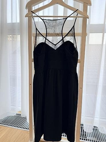 Черное платье-комбинация с кружевом - Цвет: черный - Длина: до колена at lalafo.kg Черное платье-комбинация с кружевом - Цвет: черный - Длина: до колена