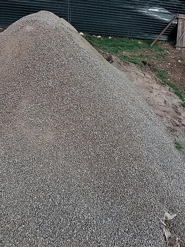 Щебень фракции мелкой/средней (примерно 5–20 мм), насыпью Описание: - at lalafo.kg Щебень фракции мелкой/средней (примерно 5–20 мм), насыпью Описание: -