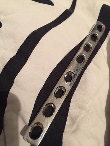 Продаю титановую пластину Размер : 13,5 см на 1 см Фирма FOA S206 8 at lalafo.kg Продаю титановую пластину Размер : 13,5 см на 1 см Фирма FOA S206 8