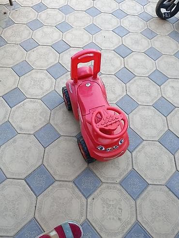 Каталка-машинка для малышей - Яркая красная машинка-каталка с широкой at lalafo.kg Каталка-машинка для малышей - Яркая красная машинка-каталка с широкой