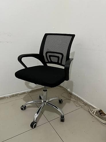 Офисное кресло, С колесиками, цвет - Черный at lalafo.kg Офисное кресло, С колесиками, цвет - Черный