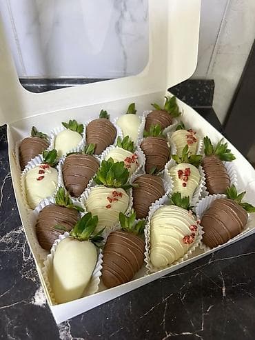 Принимаю заказы, Клубника в шоколаде — подарочный набор - Ассорти at lalafo.kg Принимаю заказы, Клубника в шоколаде — подарочный набор - Ассорти