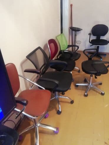 Офисное кресло, Б/у, С колесиками, Самовывоз at lalafo.kg Офисное кресло, Б/у, С колесиками, Самовывоз