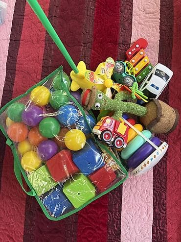Пакет с детскими игрушками для возраста 1-3 года отдаю за 400с at lalafo.kg Пакет с детскими игрушками для возраста 1-3 года отдаю за 400с
