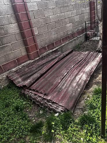 Б/У Листы волнистого шифера (кровельные) бордово-красного цвета at lalafo.kg Б/У Листы волнистого шифера (кровельные) бордово-красного цвета