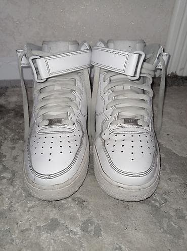 Мужские кроссовки, 41, Nike, Б/у, цвет - Белый, Самовывоз at lalafo.kg Мужские кроссовки, 41, Nike, Б/у, цвет - Белый, Самовывоз