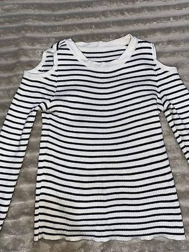 Полосатая кофта с вырезами на плечах - Модель: тонкая трикотажная at lalafo.kg — 1 Полосатая кофта с вырезами на плечах - Модель: тонкая трикотажная — 1