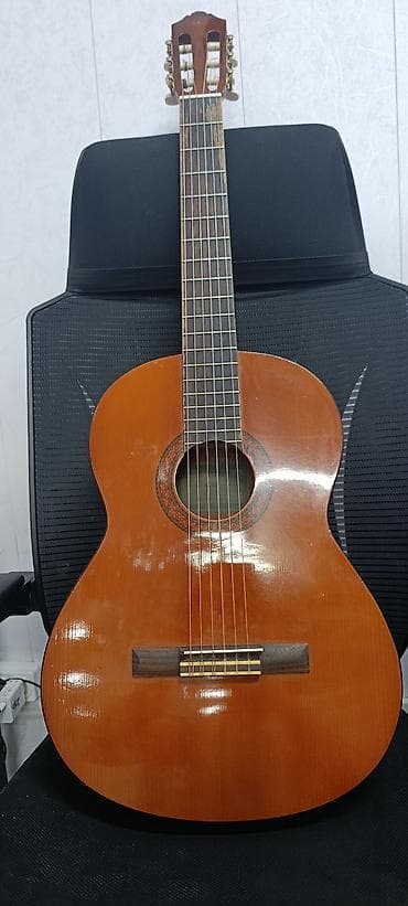 Классическая гитара Yamaha - Формат: полноразмерная классическая at lalafo.kg Классическая гитара Yamaha - Формат: полноразмерная классическая