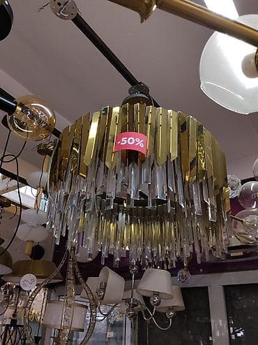 Подвесная люстра-кольцо с кристаллами и золотистыми металлическими at lalafo.kg Подвесная люстра-кольцо с кристаллами и золотистыми металлическими