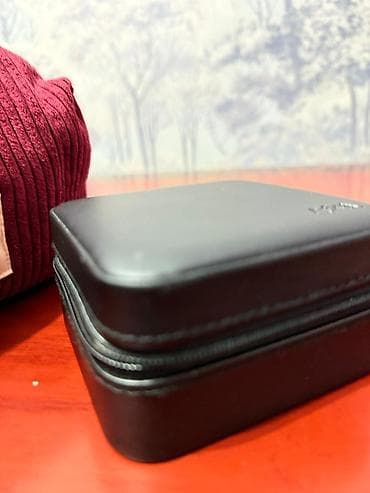 Компактная шкатулка-органайзер для украшений в дорожном формате. - at lalafo.kg Компактная шкатулка-органайзер для украшений в дорожном формате. -