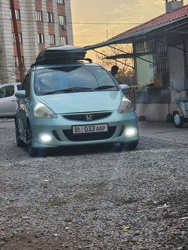 Honda Fit: 2003 г., 1.5 л, Бензин, Хэтчбэк at lalafo.kg Honda Fit: 2003 г., 1.5 л, Бензин, Хэтчбэк