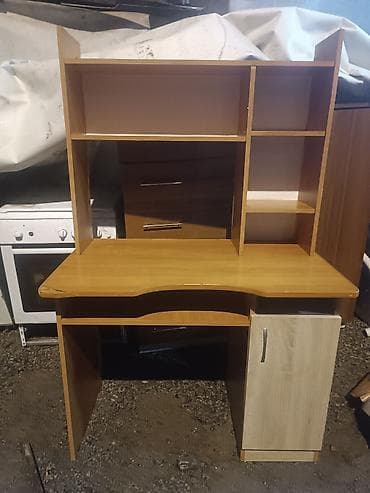 Бычуучу столдор: Компьютердик үстөлү, Текчелери бар lalafo.kg да — 1 Бычуучу столдор: Компьютердик үстөлү, Текчелери бар — 1