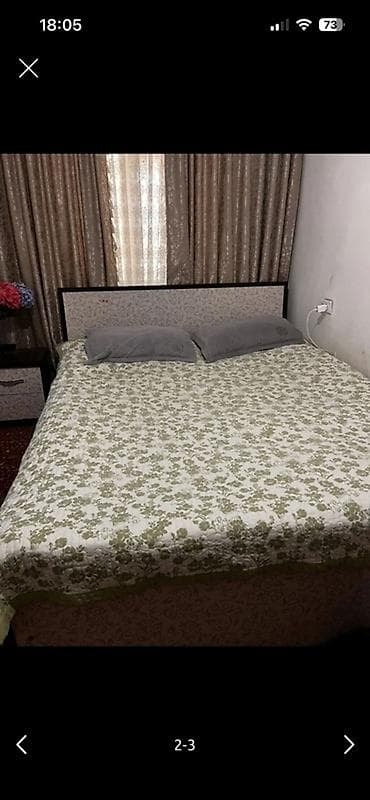 Двуспальная кровать с мягким изголовьем и комплектом из двух серых at lalafo.kg Двуспальная кровать с мягким изголовьем и комплектом из двух серых