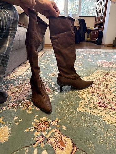 Высокие женские сапоги-ботфорты на каблуке «рюмочка». - Цвет at lalafo.kg Высокие женские сапоги-ботфорты на каблуке «рюмочка». - Цвет