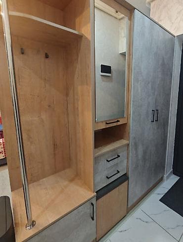 Чечинүүчү жайга шкафтар: Кире бериш үчүн шкаф, Колдонулган, Күзгүсү менен, ЛДСП lalafo.kg да — 1 Чечинүүчү жайга шкафтар: Кире бериш үчүн шкаф, Колдонулган, Күзгүсү менен, ЛДСП — 1