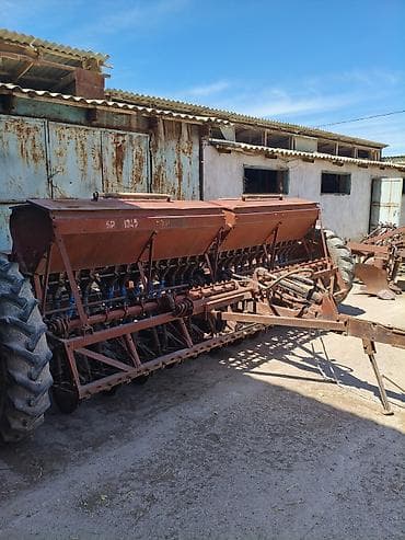 Цена договорная Зерновая сеялка СЗ (надпись на корпусе: «СР 10,5») at lalafo.kg Цена договорная Зерновая сеялка СЗ (надпись на корпусе: «СР 10,5»)