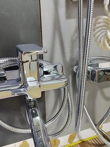 Смеситель для ванны и душа, Ручной душ, Установка: Наружный монтаж, Материал: Латунь, Функции: Без функций at lalafo.kg Смеситель для ванны и душа, Ручной душ, Установка: Наружный монтаж, Материал: Латунь, Функции: Без функций