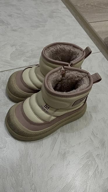 Ботинки зимние для девочки at lalafo.kg Ботинки зимние для девочки