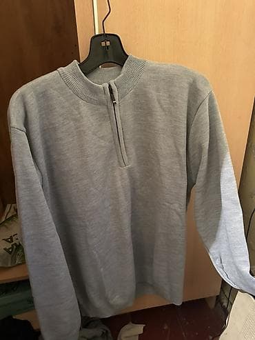 Свитшот/джемпер серого цвета с воротником на молнии (half-zip). - at lalafo.kg Свитшот/джемпер серого цвета с воротником на молнии (half-zip). -