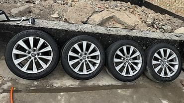 Комплект колес Toyota: 4 литых диска с шинами Резина в хорошем at lalafo.kg Комплект колес Toyota: 4 литых диска с шинами Резина в хорошем