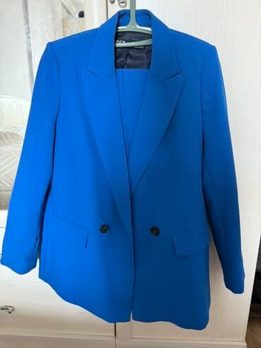 Женский костюм ZARA — жакет и брюки, яркий электрический синий цвет at lalafo.kg Женский костюм ZARA — жакет и брюки, яркий электрический синий цвет