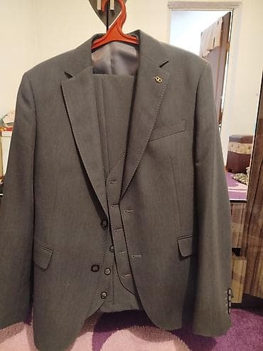 Мужской костюм-тройка, классический серый. Состав комплекта: - Пиджак at lalafo.kg Мужской костюм-тройка, классический серый. Состав комплекта: - Пиджак