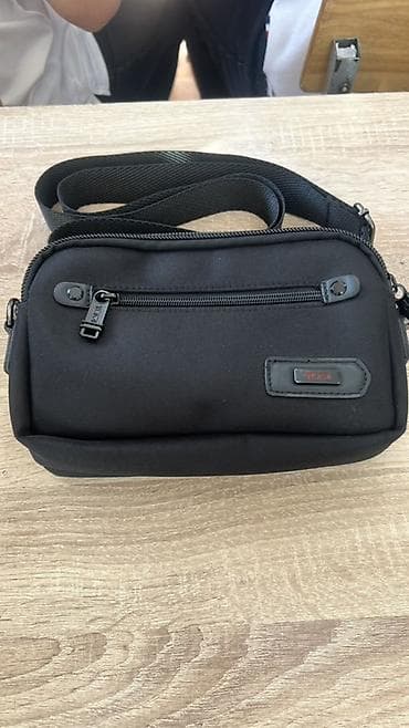 Сумка через плечо (кросс-боди), черная - Компактный городской формат at lalafo.kg Сумка через плечо (кросс-боди), черная - Компактный городской формат