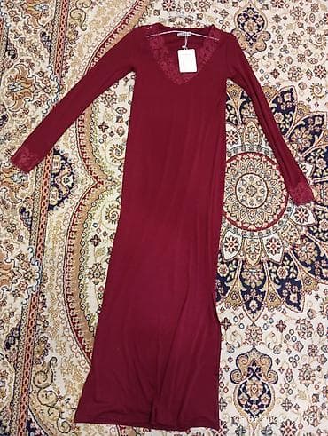 Платье макси бордового цвета с кружевной отделкой - Бренд: NAMA at lalafo.kg Платье макси бордового цвета с кружевной отделкой - Бренд: NAMA