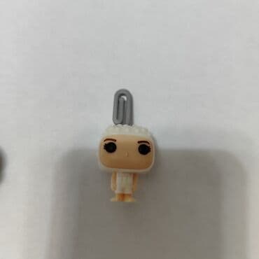 Брелок, Пластик, Новый, Унисекс, цвет - Белый at lalafo.kg Брелок, Пластик, Новый, Унисекс, цвет - Белый