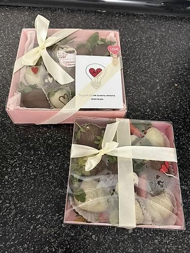 LED гирляндалар: Клубника в шоколаде — праздничные наборы в подарочных коробках. - lalafo.kg да — 4 LED гирляндалар: Клубника в шоколаде — праздничные наборы в подарочных коробках. - — 4