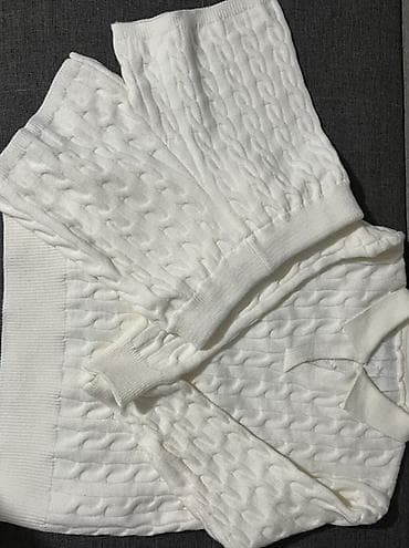 Трикотажный комплект из 2 предметов: свитер и шорты. - Цвет at lalafo.kg Трикотажный комплект из 2 предметов: свитер и шорты. - Цвет